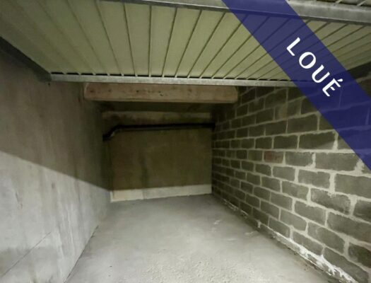Garage fermé et sécurisé de 14 m²